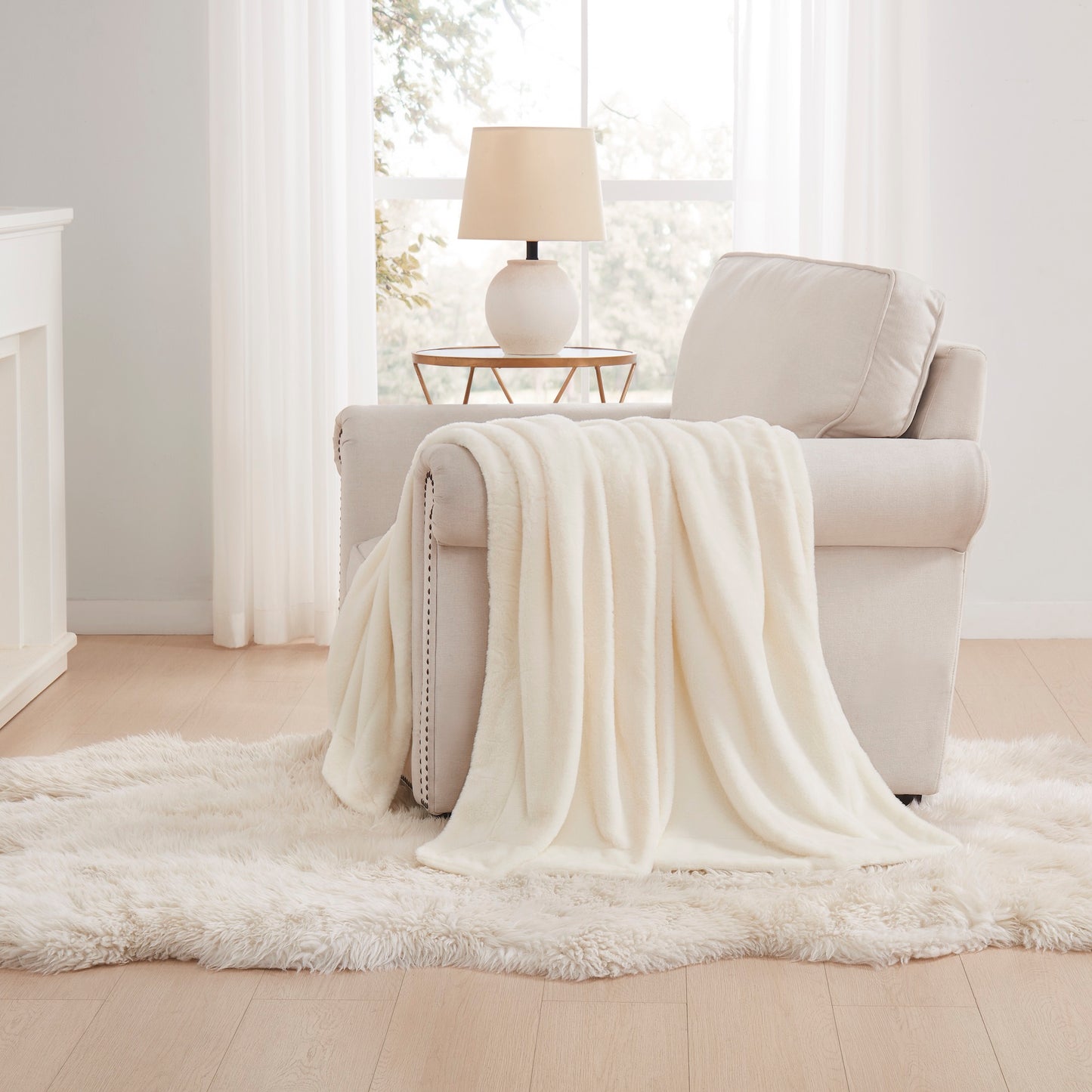 REVERSIBLE FAUX FUR TO FLANNEL THROW